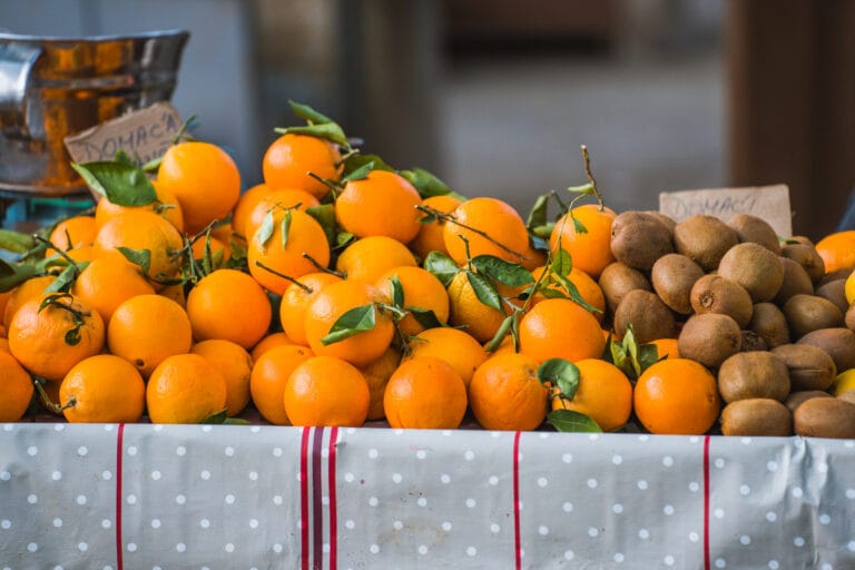 Split green market, fruits